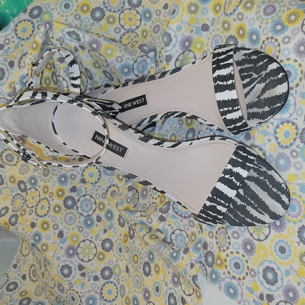 Womens Nine West 10.5 zebra heels